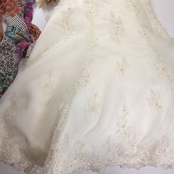 Elegant Cream Strapless Wedding Dress Sz 6 - Picture 7 of 13